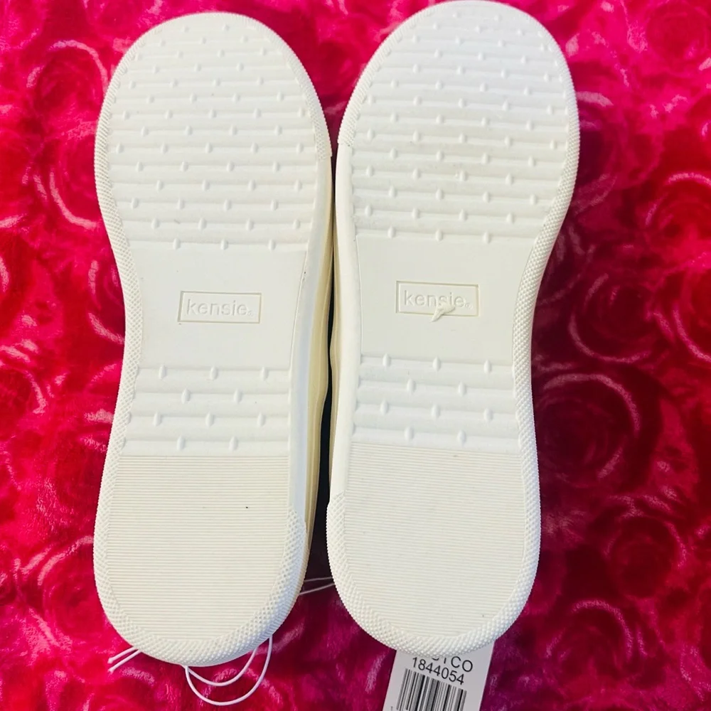 Kensie Women's Cream Slip-On Sneakers New size 8 - Picture 2 of 8